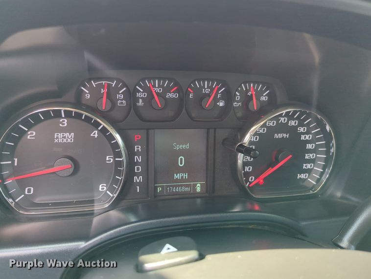 image for item MX9385 2015 Chevrolet Silverado 2500HD  Crew Cab pickup truck