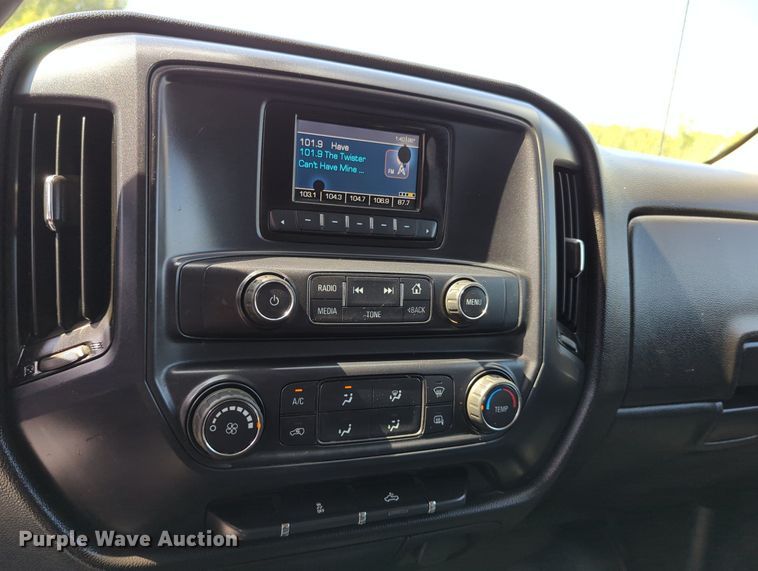 image for item MX9385 2015 Chevrolet Silverado 2500HD  Crew Cab pickup truck