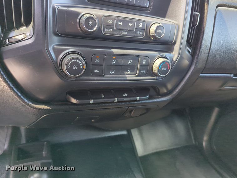 image for item MX9385 2015 Chevrolet Silverado 2500HD  Crew Cab pickup truck