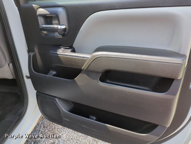 image for item MX9385 2015 Chevrolet Silverado 2500HD  Crew Cab pickup truck