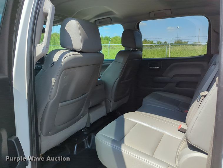 image for item MX9385 2015 Chevrolet Silverado 2500HD  Crew Cab pickup truck