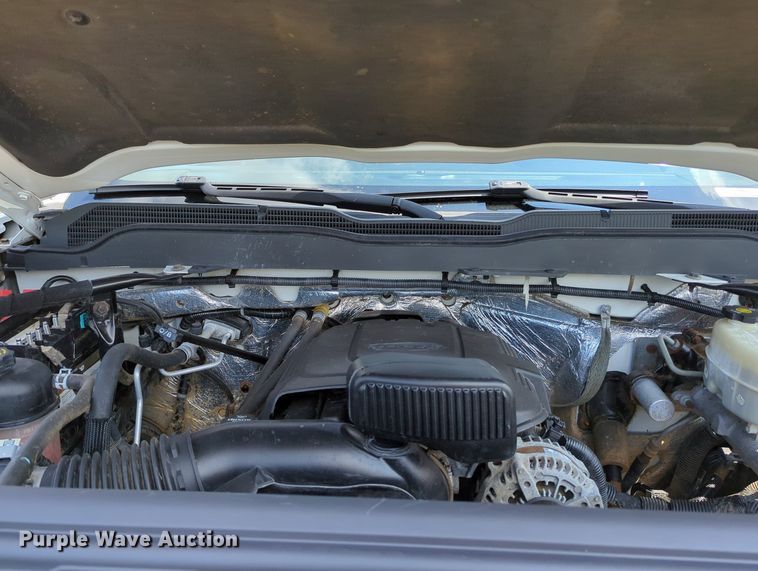 image for item MX9385 2015 Chevrolet Silverado 2500HD  Crew Cab pickup truck