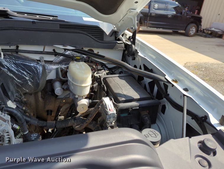 image for item MX9385 2015 Chevrolet Silverado 2500HD  Crew Cab pickup truck