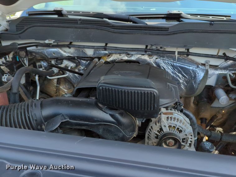 image for item MX9385 2015 Chevrolet Silverado 2500HD  Crew Cab pickup truck