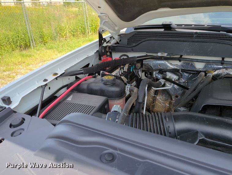 image for item MX9385 2015 Chevrolet Silverado 2500HD  Crew Cab pickup truck