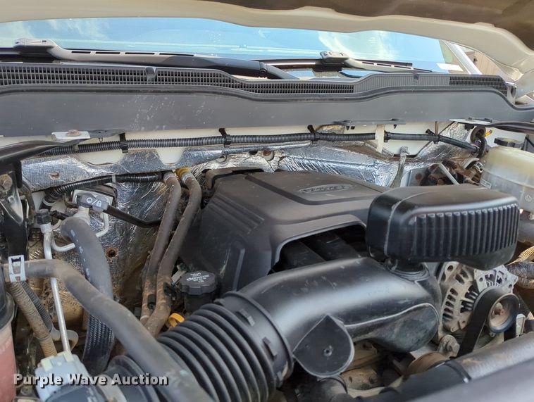 image for item MX9385 2015 Chevrolet Silverado 2500HD  Crew Cab pickup truck