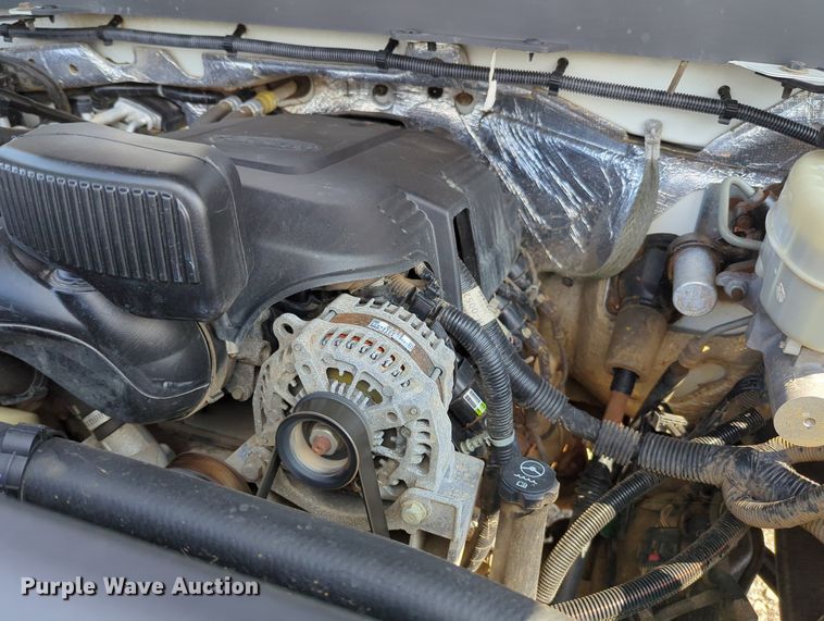 image for item MX9385 2015 Chevrolet Silverado 2500HD  Crew Cab pickup truck