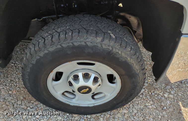 image for item MX9385 2015 Chevrolet Silverado 2500HD  Crew Cab pickup truck