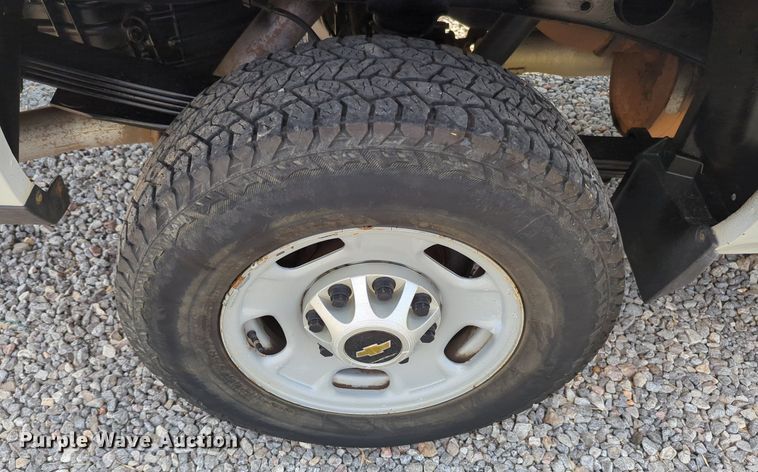 image for item MX9385 2015 Chevrolet Silverado 2500HD  Crew Cab pickup truck