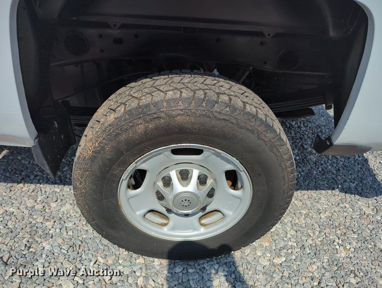 image for item MX9385 2015 Chevrolet Silverado 2500HD  Crew Cab pickup truck