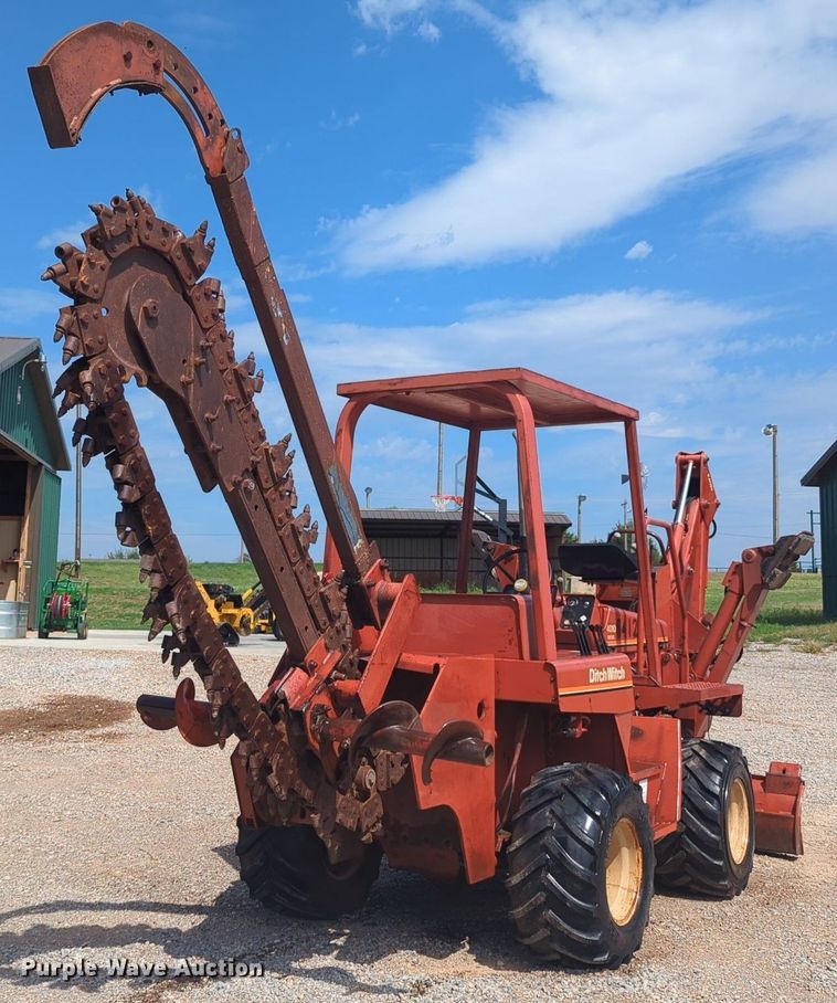 image for item MX9400 1989 Ditch Witch 4010  trencher