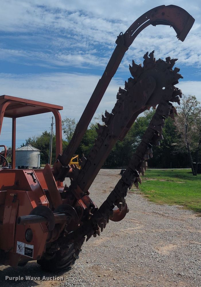 image for item MX9400 1989 Ditch Witch 4010  trencher