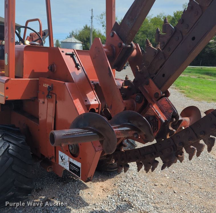 image for item MX9400 1989 Ditch Witch 4010  trencher