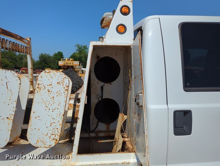 image for item MY9489 2014 Ford F350 Super Duty  Crew Cab pickup truck