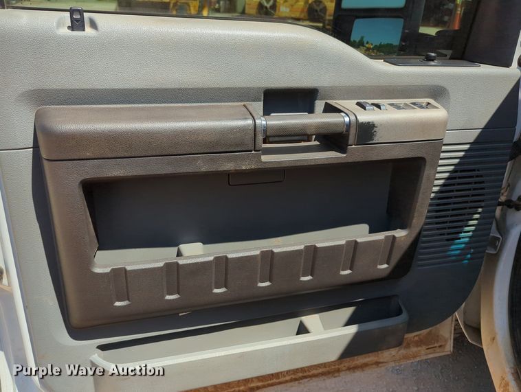 image for item MY9489 2014 Ford F350 Super Duty  Crew Cab pickup truck