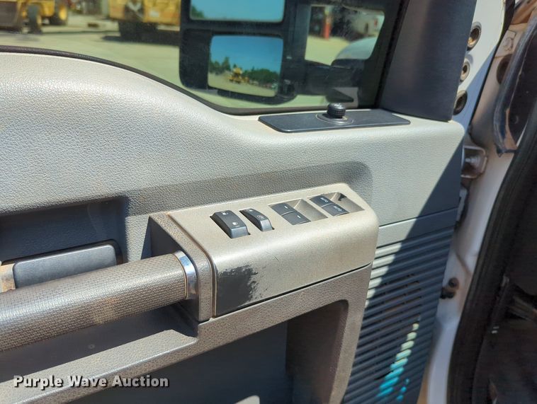 image for item MY9489 2014 Ford F350 Super Duty  Crew Cab pickup truck