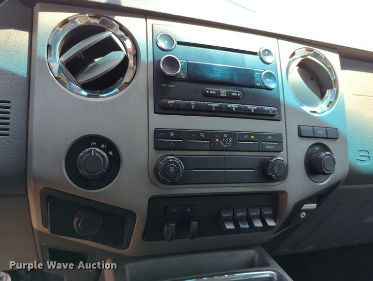 image for item MY9489 2014 Ford F350 Super Duty  Crew Cab pickup truck