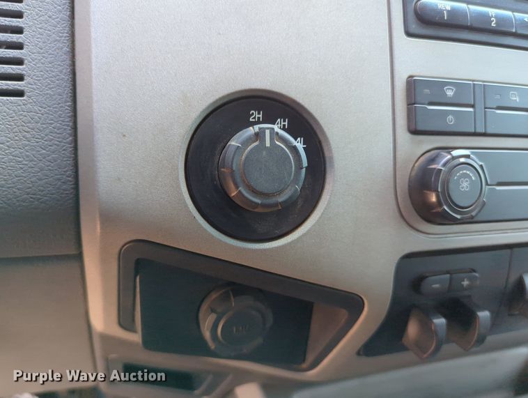 image for item MY9489 2014 Ford F350 Super Duty  Crew Cab pickup truck