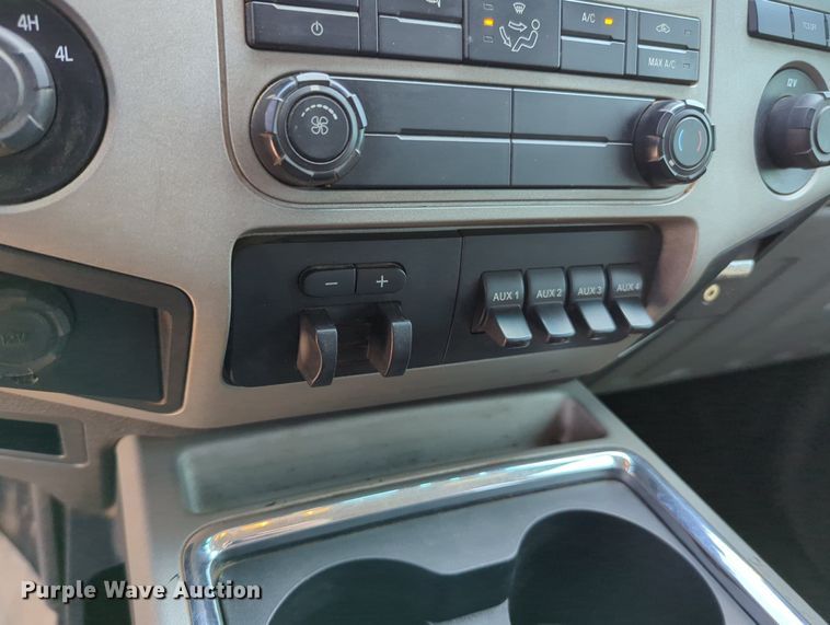 image for item MY9489 2014 Ford F350 Super Duty  Crew Cab pickup truck