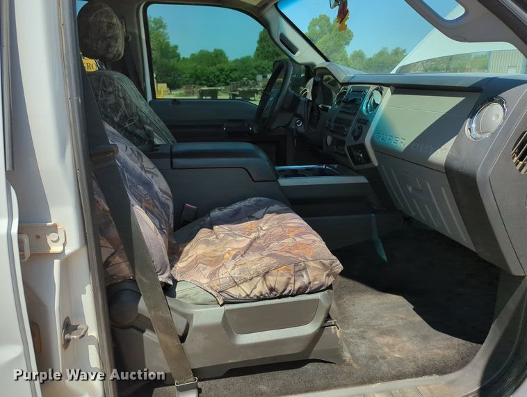 image for item MY9489 2014 Ford F350 Super Duty  Crew Cab pickup truck