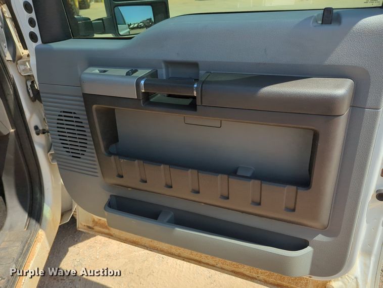 image for item MY9489 2014 Ford F350 Super Duty  Crew Cab pickup truck