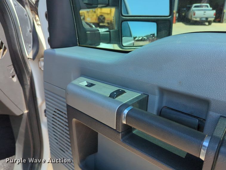 image for item MY9489 2014 Ford F350 Super Duty  Crew Cab pickup truck