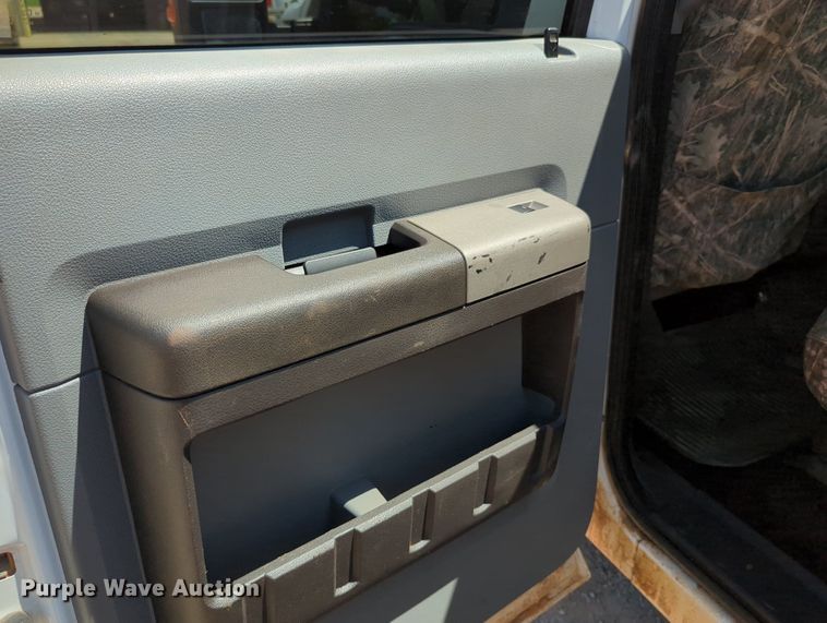 image for item MY9489 2014 Ford F350 Super Duty  Crew Cab pickup truck