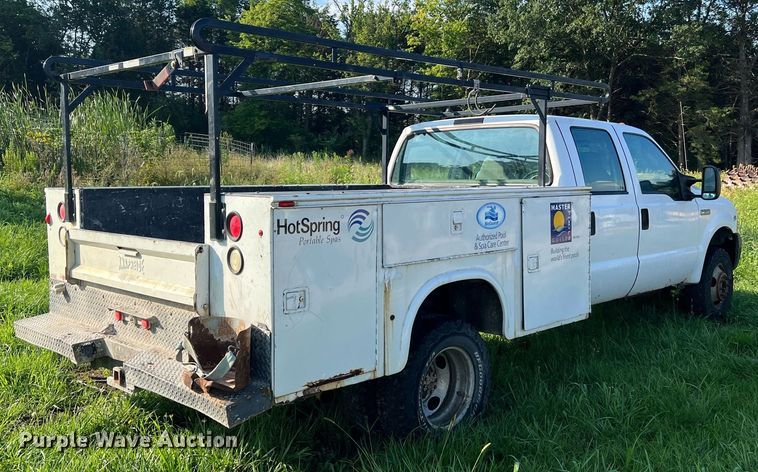 image for item NA9086 2005 Ford F350 Super Duty XL  Crew Cab utility bed pickup truck