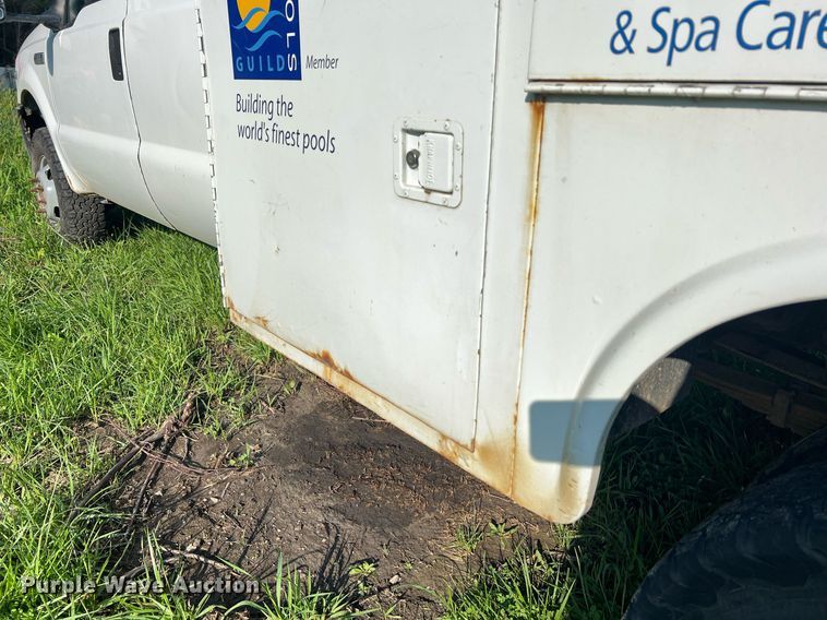 image for item NA9086 2005 Ford F350 Super Duty XL  Crew Cab utility bed pickup truck