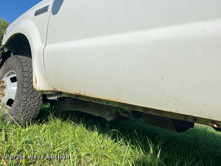 image for item NA9086 2005 Ford F350 Super Duty XL  Crew Cab utility bed pickup truck
