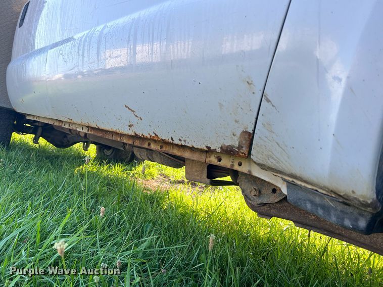 image for item NA9086 2005 Ford F350 Super Duty XL  Crew Cab utility bed pickup truck