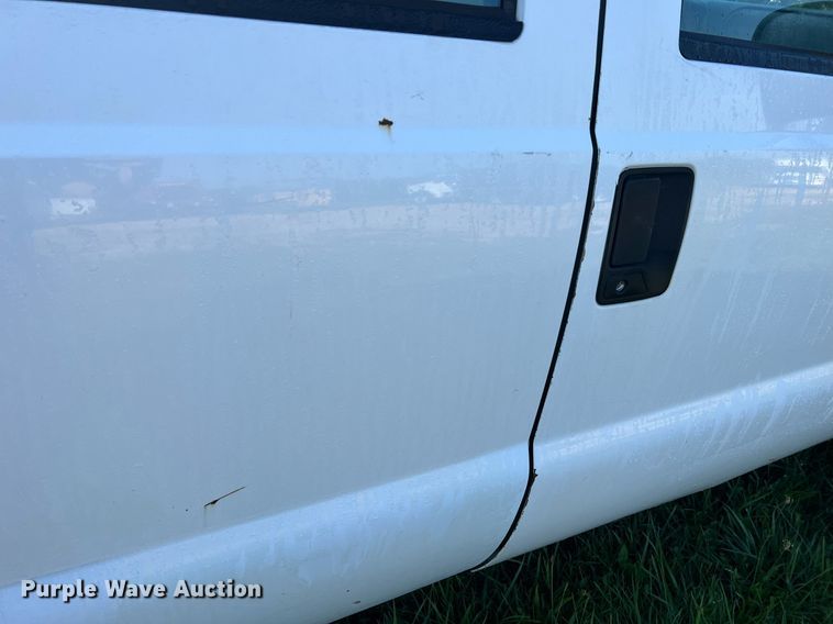 image for item NA9086 2005 Ford F350 Super Duty XL  Crew Cab utility bed pickup truck