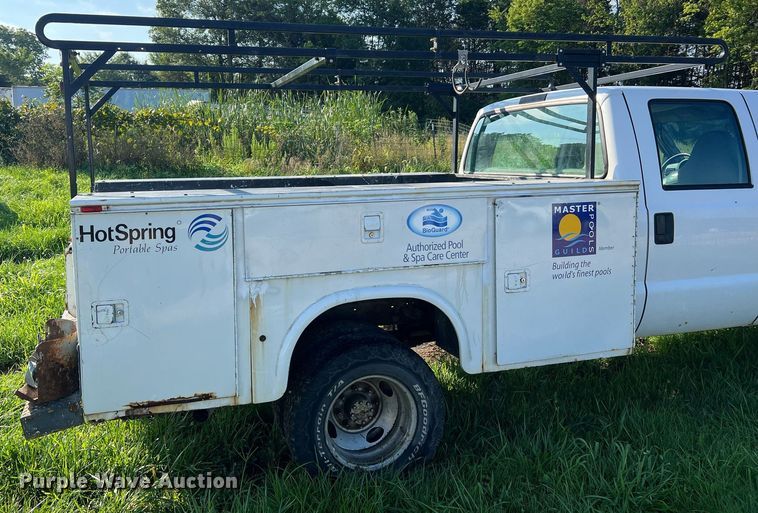 image for item NA9086 2005 Ford F350 Super Duty XL  Crew Cab utility bed pickup truck