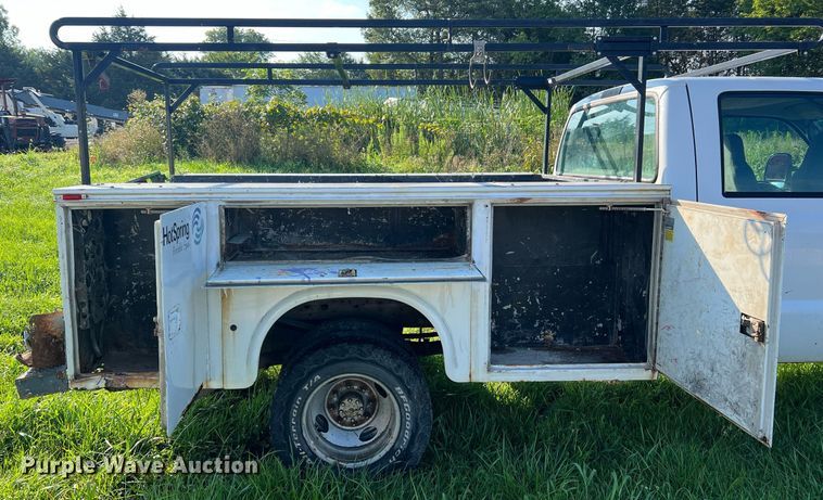 image for item NA9086 2005 Ford F350 Super Duty XL  Crew Cab utility bed pickup truck