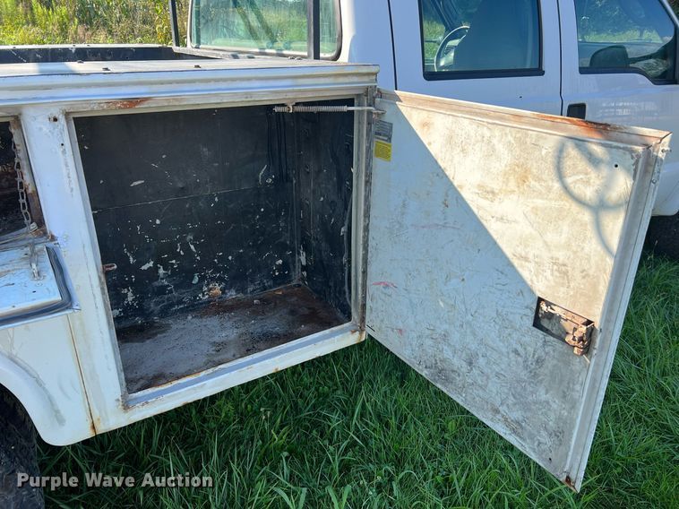 image for item NA9086 2005 Ford F350 Super Duty XL  Crew Cab utility bed pickup truck