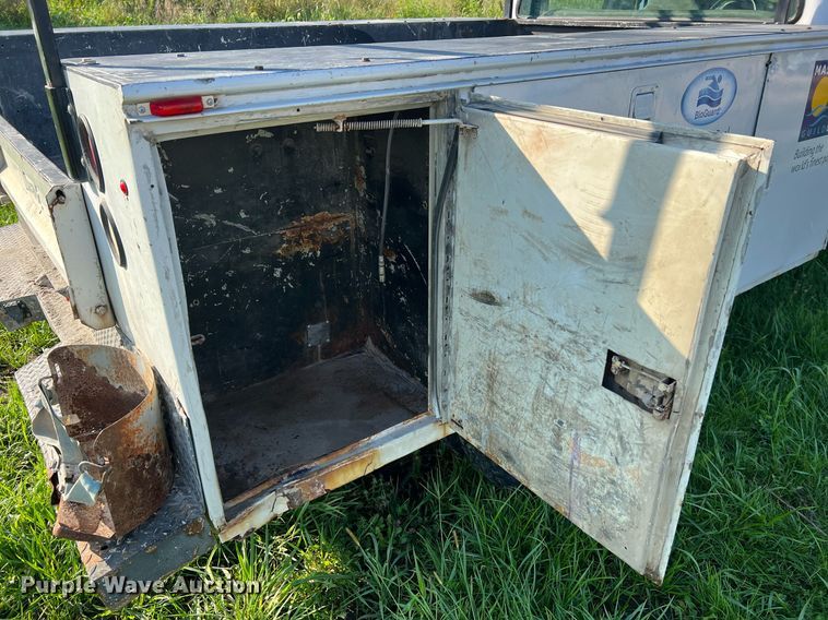 image for item NA9086 2005 Ford F350 Super Duty XL  Crew Cab utility bed pickup truck