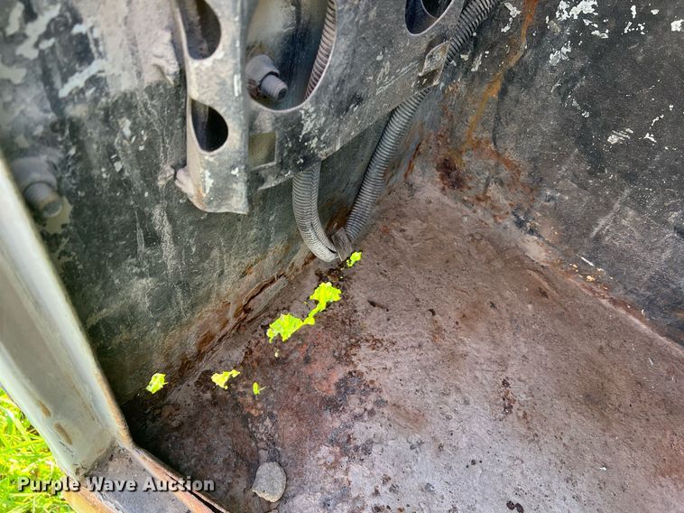 image for item NA9086 2005 Ford F350 Super Duty XL  Crew Cab utility bed pickup truck