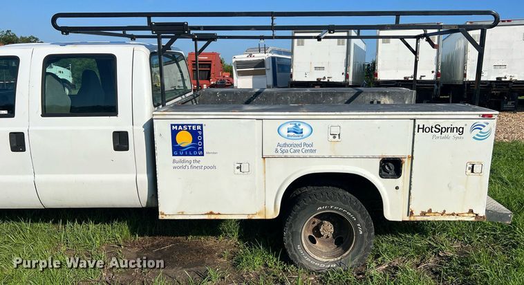 image for item NA9086 2005 Ford F350 Super Duty XL  Crew Cab utility bed pickup truck