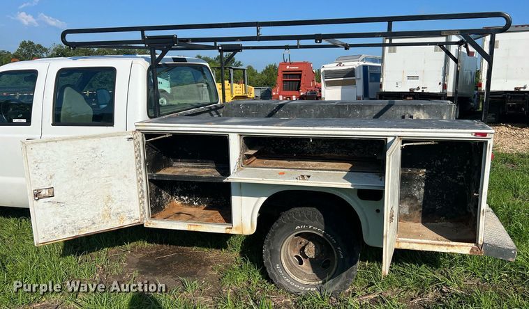 image for item NA9086 2005 Ford F350 Super Duty XL  Crew Cab utility bed pickup truck