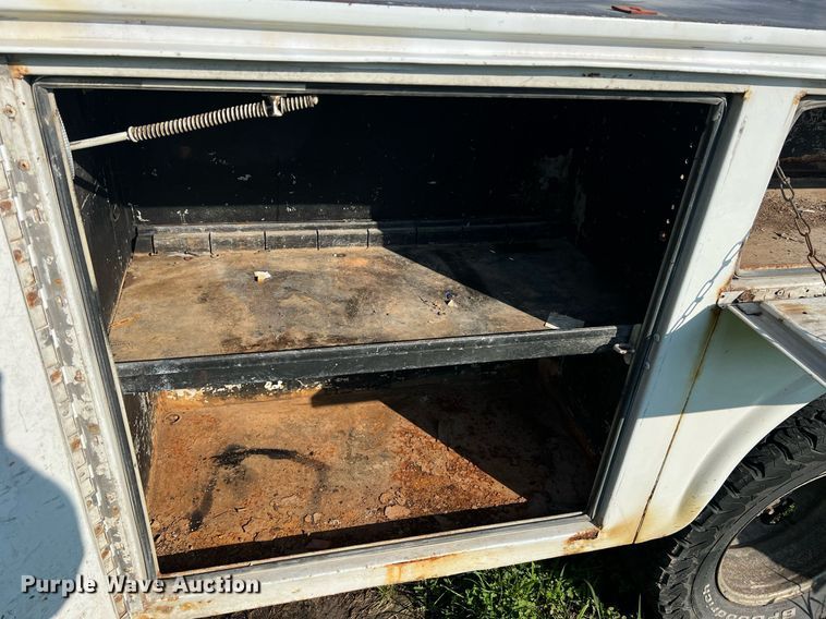 image for item NA9086 2005 Ford F350 Super Duty XL  Crew Cab utility bed pickup truck