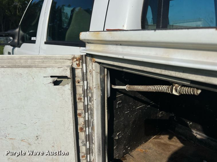 image for item NA9086 2005 Ford F350 Super Duty XL  Crew Cab utility bed pickup truck