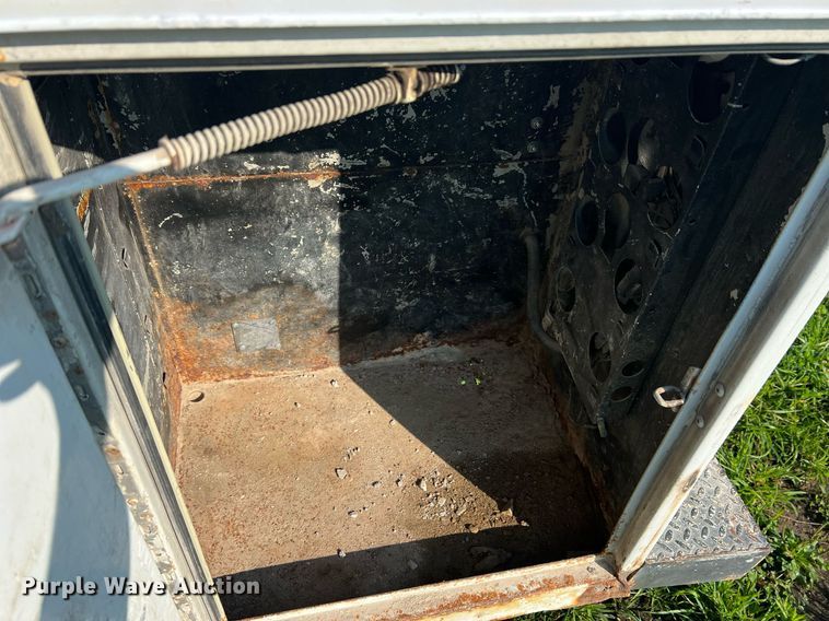 image for item NA9086 2005 Ford F350 Super Duty XL  Crew Cab utility bed pickup truck