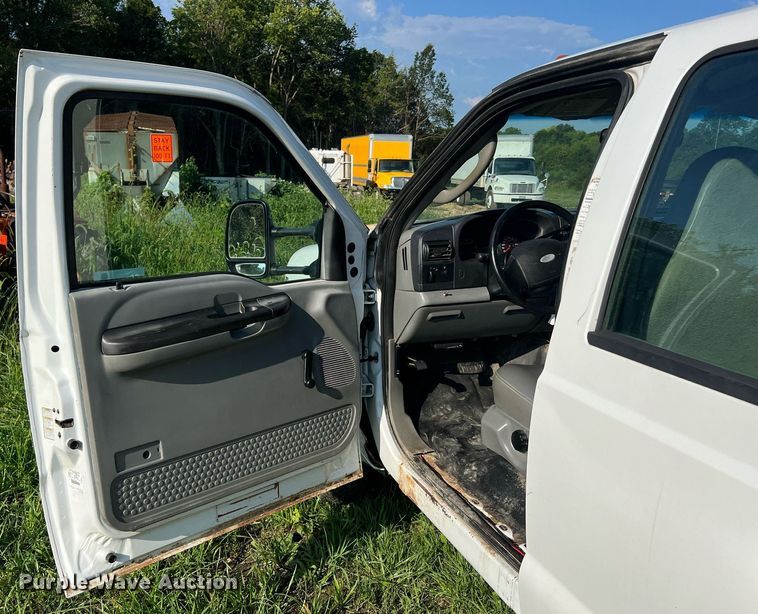 image for item NA9086 2005 Ford F350 Super Duty XL  Crew Cab utility bed pickup truck