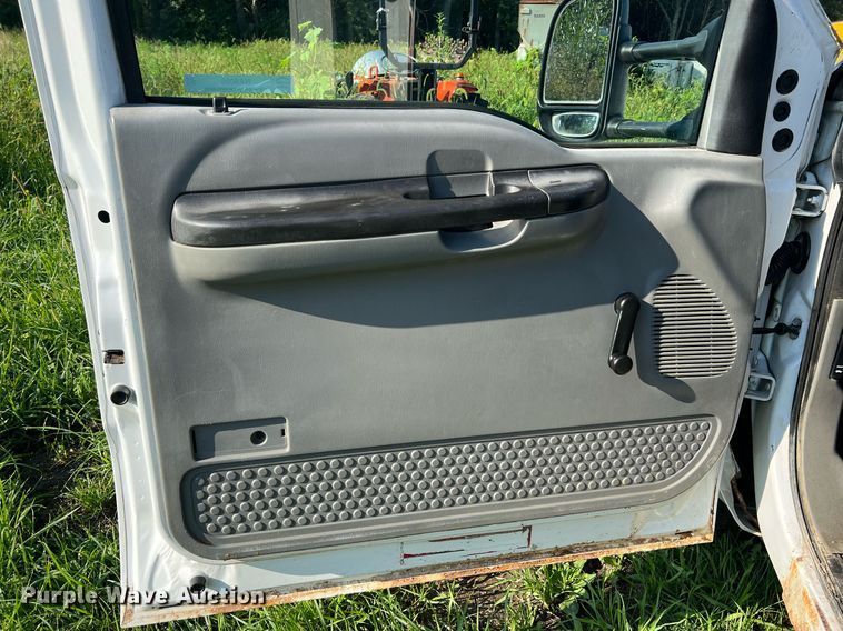 image for item NA9086 2005 Ford F350 Super Duty XL  Crew Cab utility bed pickup truck