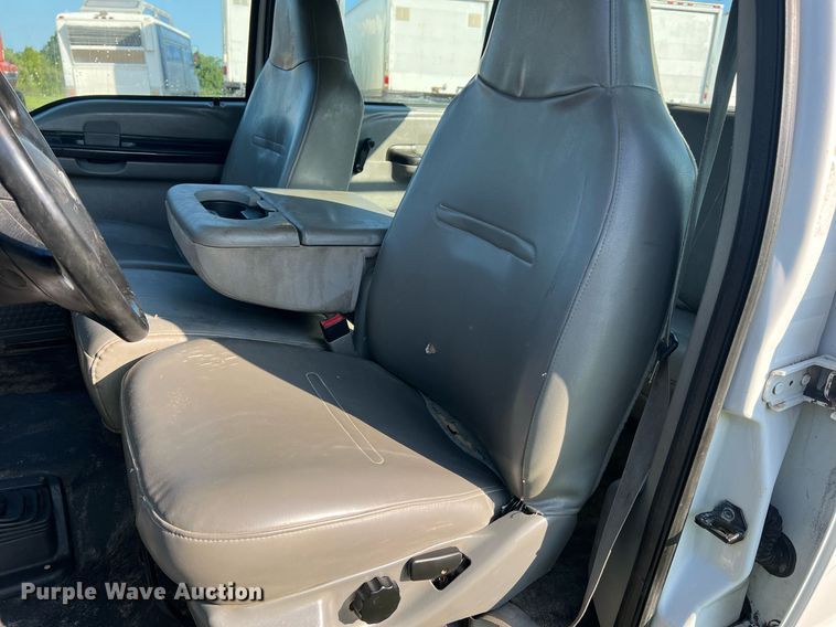 image for item NA9086 2005 Ford F350 Super Duty XL  Crew Cab utility bed pickup truck