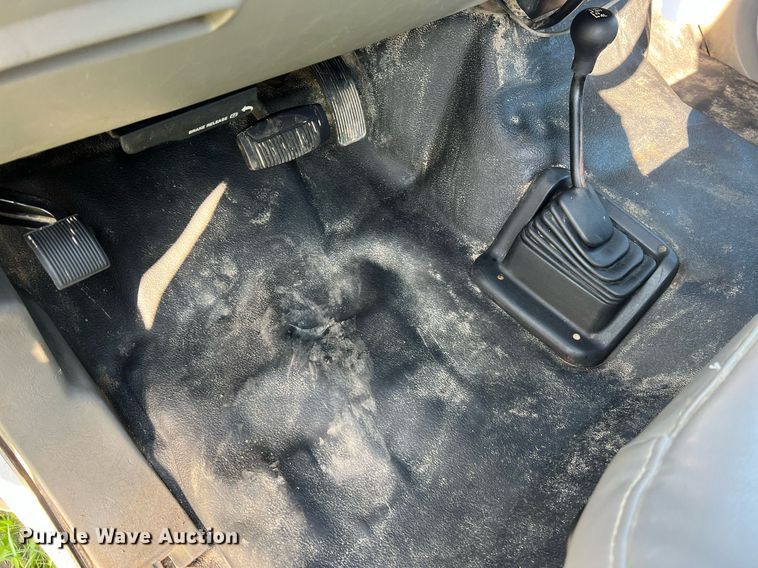 image for item NA9086 2005 Ford F350 Super Duty XL  Crew Cab utility bed pickup truck