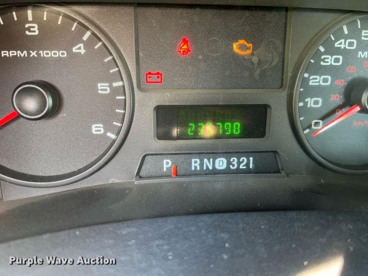 image for item NA9086 2005 Ford F350 Super Duty XL  Crew Cab utility bed pickup truck