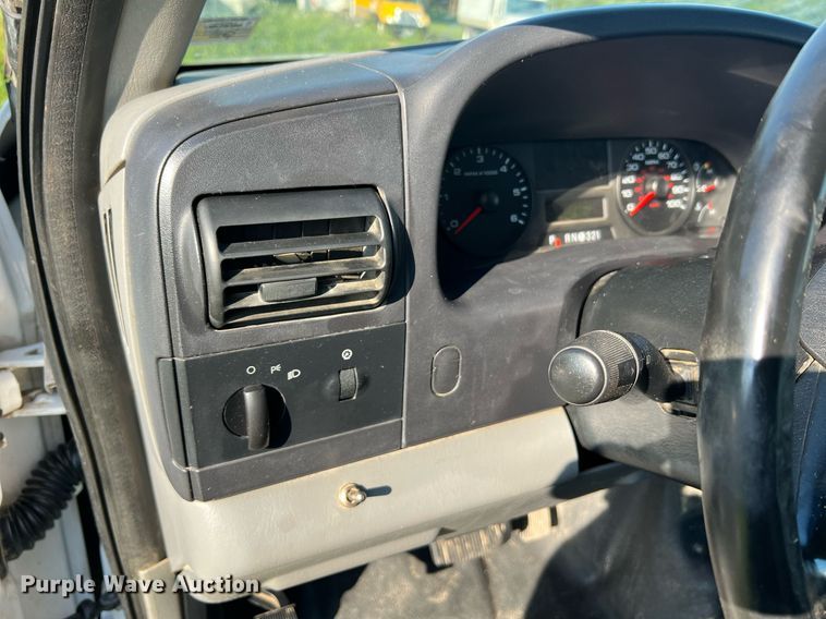 image for item NA9086 2005 Ford F350 Super Duty XL  Crew Cab utility bed pickup truck