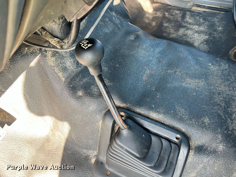 image for item NA9086 2005 Ford F350 Super Duty XL  Crew Cab utility bed pickup truck