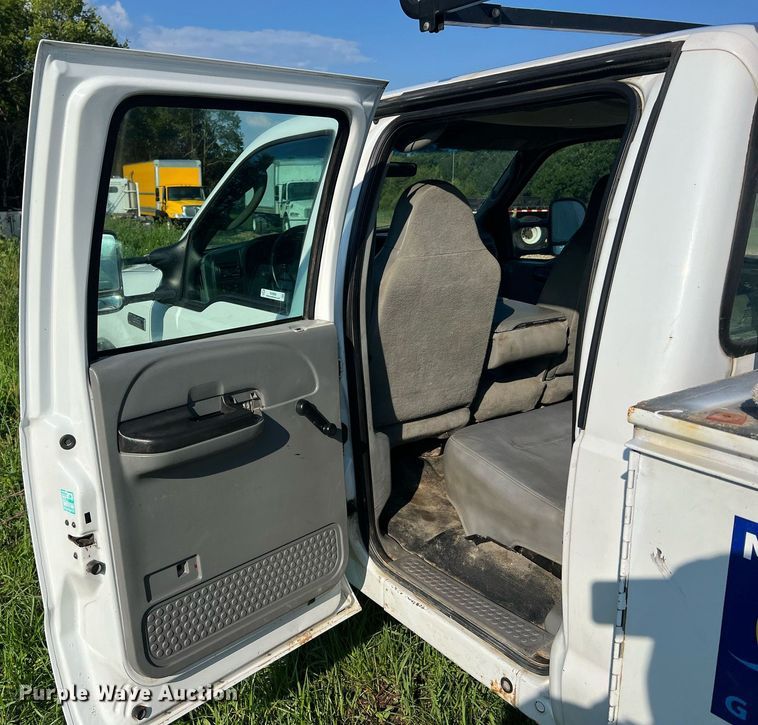 image for item NA9086 2005 Ford F350 Super Duty XL  Crew Cab utility bed pickup truck